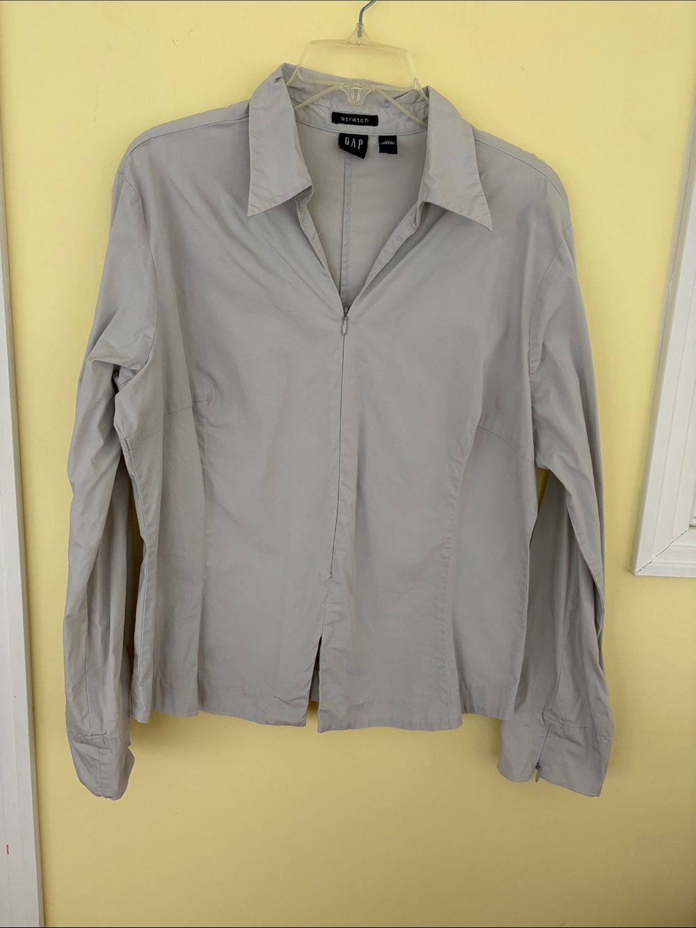 GAP Women’s  Light Gray Lightweight Shirt Sz XL
